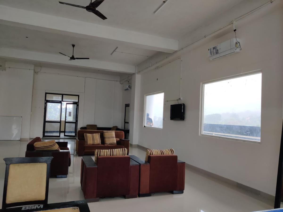 Abuzz Oxfordcaps Imperial Heights Mussoorie Dehradun Hostel Buitenkant foto