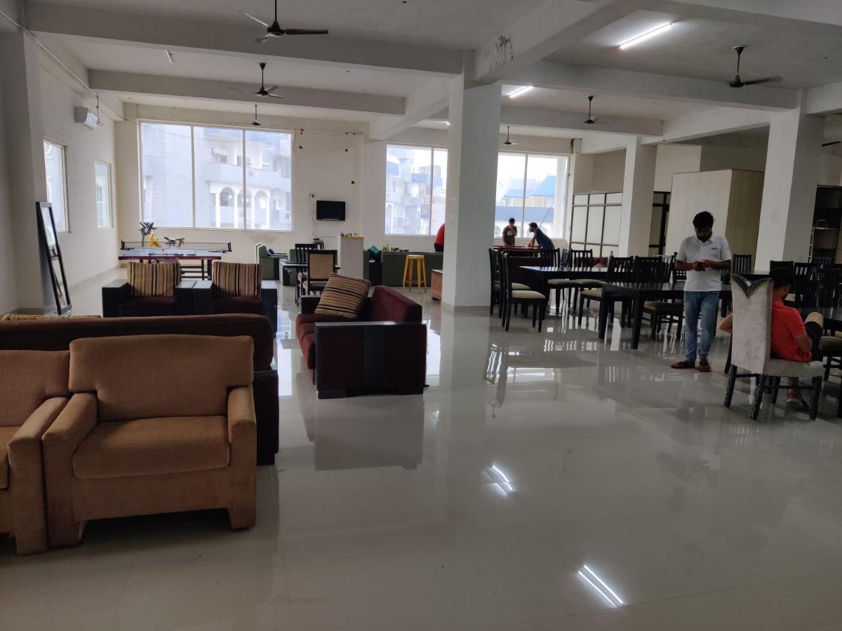 Abuzz Oxfordcaps Imperial Heights Mussoorie Dehradun Hostel Buitenkant foto